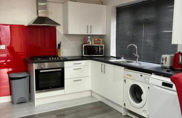 2BR Bungalow with Parking - Sunbeam Haven - Foto 19