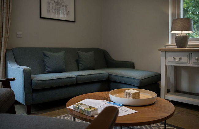 JOIVY Stunning 3 Bed Lodge With Gardens At Gilmerton House - Photo 21