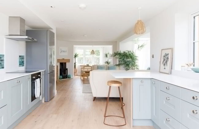 Mariners Stylish Beachside Getaway With Sea Views - Photo 59