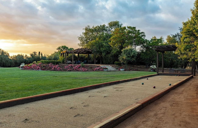 Wilson Creek Manor By Avantstay Sleeps 10! Amazing Estate w/ Pool & Game Room - Photo 5