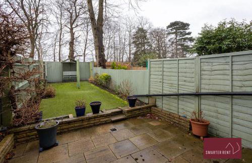 Knaphill Woking - 2 Bedroom House - With Garden - Photo 15