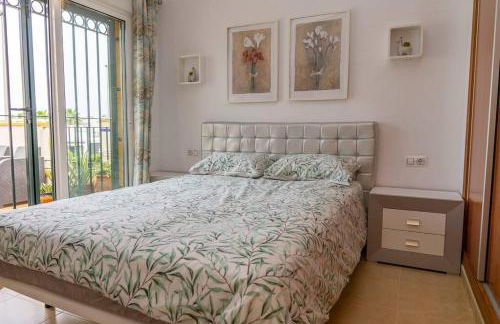 Beautiful 3 Bed Townhouse with landscaped communal pool area - Foto 10