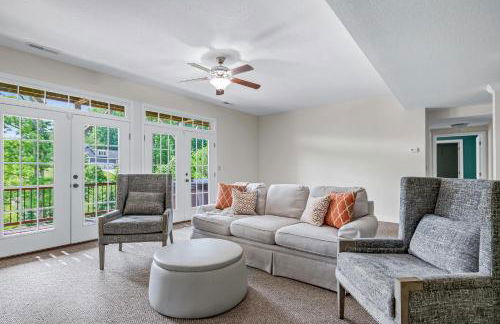 Stunning Modern Retreat! Year-Round Swim Spa | Hot Tub | Movie Room | Firepit - Foto 28