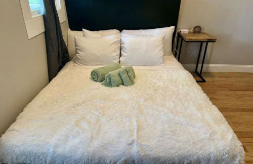 Jungle House Columbus Downtown Free Parking Sleeps 8 - Near Convention Center & Nationwide Arena - 2BR Short North Luxury Home - Over 5,800 Five Star Stays - Foto 26