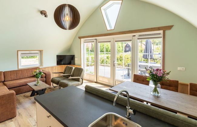 House With a Terrace on the Edge of the Forest - Photo 8