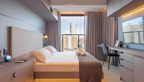 Studio Premium com Rooftop e Piscina com vista para a Baia de Todos os Santos, Portaria 24 Hr, Estacionamento, Wi-fi rápido 433Mpbs, Cozinha Compacta, Localização privilegiada próximo à praia e ao Farol da Barra - Foto 2