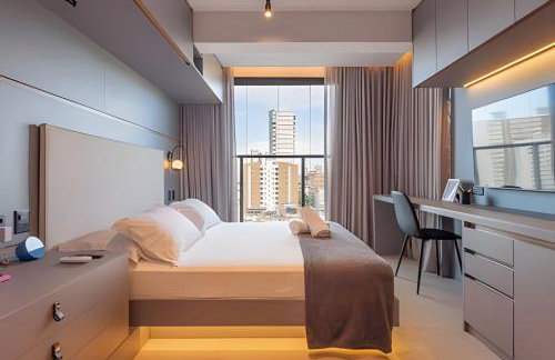 Studio Premium com Rooftop e Piscina com vista para a Baia de Todos os Santos, Portaria 24 Hr, Estacionamento, Wi-fi rápido 433Mpbs, Cozinha Compacta, Localização privilegiada próximo à praia e ao Farol da Barra - Foto 2