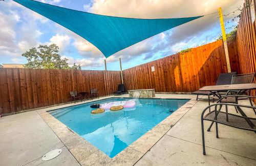 New 4 Bed luxury house w/Private Heated Pool - Foto 3