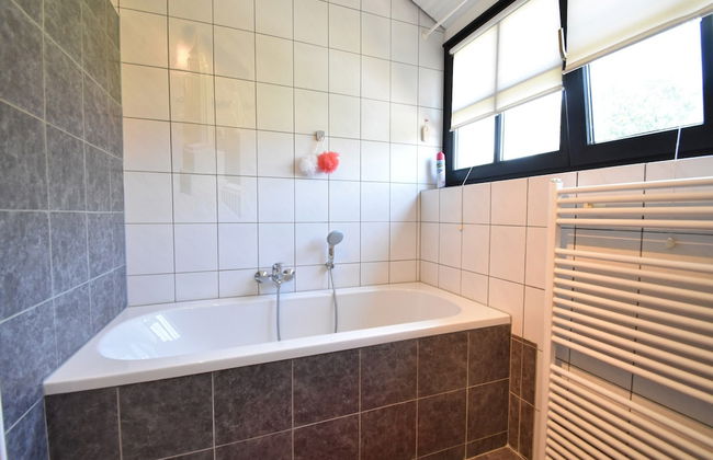 Spacious Mansion With Meadow View in Bruinisse - Foto 25