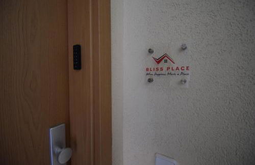 Bliss Place - 1R Premium Apartment - Kingsize Bett, Smart TV, Küche, Balkon, Waschkeller - Foto 16