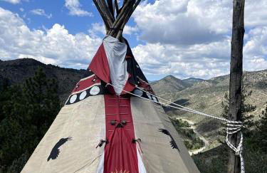 Raven's Ridge Luxurious Tipi in Golden, Colorado - Foto 1