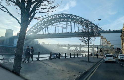 Waterfront Quayside Apartment with secure parking & lift, Ideal for Mobility Users - Foto 41