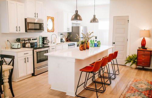 Artist Retreat Near Downtown, Stadium & UGA - Photo 1