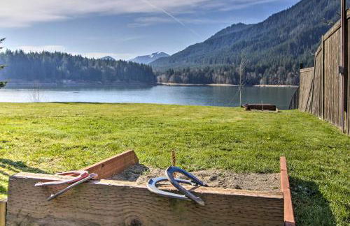 Lakefront Eatonville Cabin with Dock and Mtn Views! - Foto 31