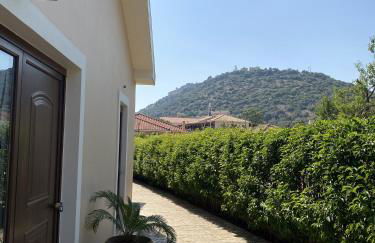 House with Garden in Peratata - 10' from City Center - Photo 3