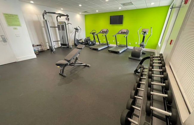 Newly Room in Cozy Hotel With Super Location Parks - Foto 19