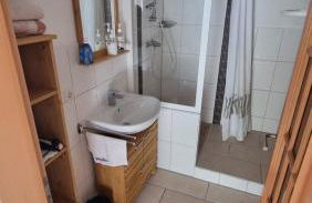 Souterrain Apartment mit Gartenblick - Foto 6