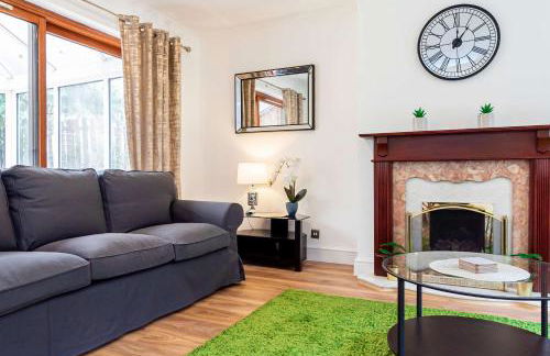 Spacious 4 Bedroom Home in Central Milton Keynes - Foto 11