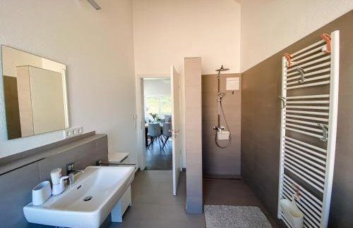 Wunderschöne helle Wohnung mit großer Dachterrasse - Foto 17