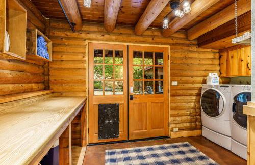 Log Cabin w/ pool, spa, game room, sleeps 20 - Foto 63