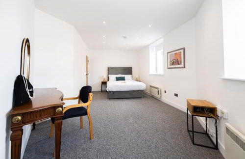 Stanway Apartments- Free Parking & Close To Tram Stop - Photo 10