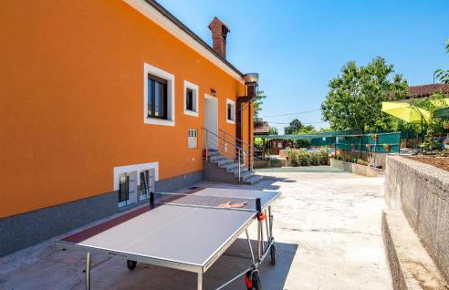 5 Bedroom Amazing Apartment In Viskovo - Photo 17