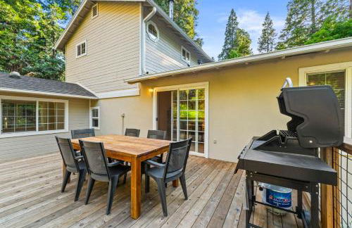 Spacious Cozy and Renovated Mountain Retreat - Foto 41