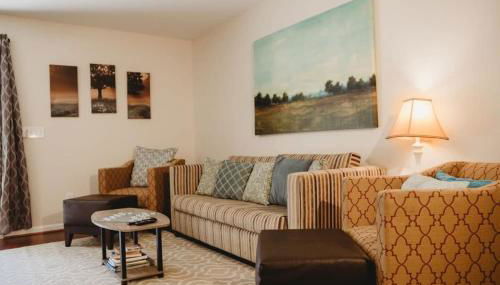 The Lucky Charm Sunny Screened Porch Near USC&Base - Foto 2