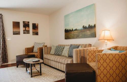 The Lucky Charm Sunny Screened Porch Near USC&Base - Foto 2