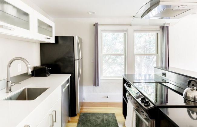 Downton Annie Apartment Four 2 BD 1BA Parking - Foto 4