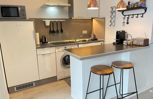 Living at Saarpartments -AdultsOnly- 2 Bedrooms, Kitchen - Business & Holiday Apartments for Long- and Short term Stay, 3 min to Train Station, Secure E-Bike Parking! - Foto 1
