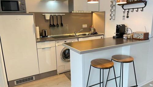 Living at Saarpartments -AdultsOnly- 2 Bedrooms, Kitchen - Business & Holiday Apartments for Long- and Short term Stay, 3 min to Train Station, Secure E-Bike Parking! - Foto 1, stove, dishwasher, minibar