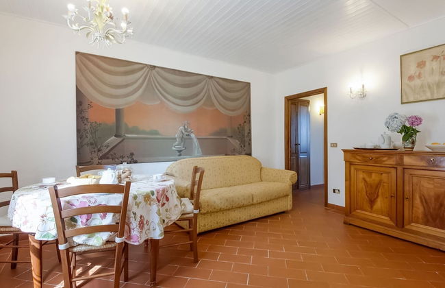 Splendid Holiday Home in Orciatico with Hot Tub & Pool - Foto 2