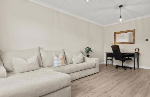 Riverside Rest 2 - 2 Bath, 2 Bedroom Apartment - Free Onsite Parking - Photo 28