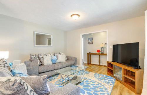 Deck and Game Room Family Home in Stockbridge! - Foto 4