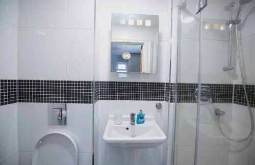 Luxury 6 bedroom house with parking - Northwood - Foto 18