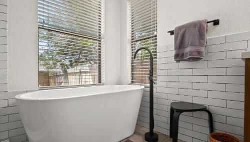 Poolside Oasis, Peaceful Retreat -20 min to Austin - Foto 4