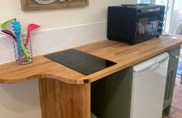 1 mile from Harry Potter Tour Self Contained Flat One bedroom plus new sofa bed in lounge - Foto 16