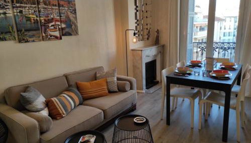 Pretty and quiet top floor 2 bedroom flat in the port area of Nice - Photo 3