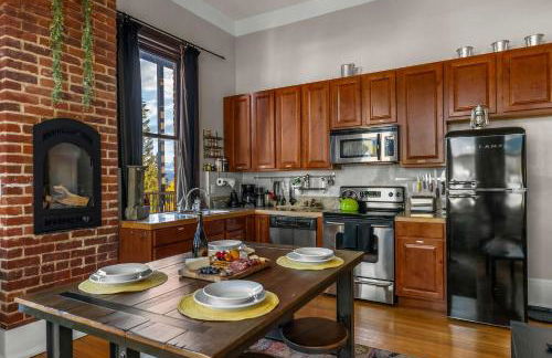 Beautiful Mountain Views in Iconic Building - Foto 16