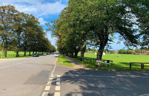 The Racecourse - Quaint Victorian Home With Free Parking - Foto 55