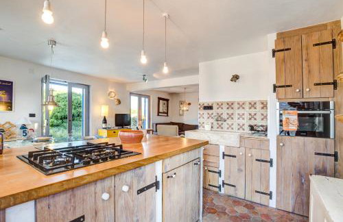 Secluded stone villa with private pool & garden - Foto 6