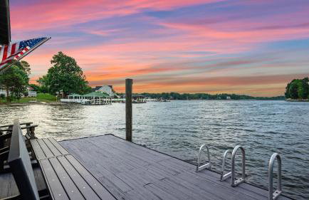 Private Dock, Pool + Hottub, Game Room, Firepit Paradise Pointe by Avantstay - Foto 15