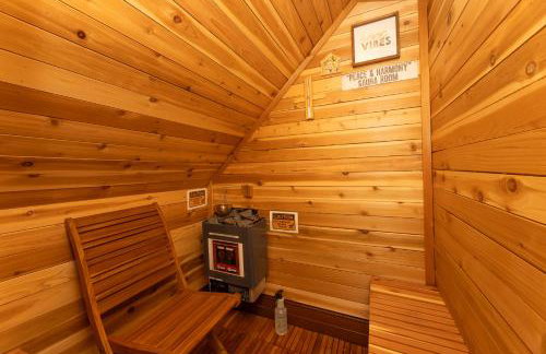 The Gem-3 Bedrooms! King, Full & Twin Beds, Sauna with Free Parking plus more - Foto 26