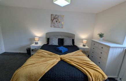 Large Modern House with Private Parking - Foto 134