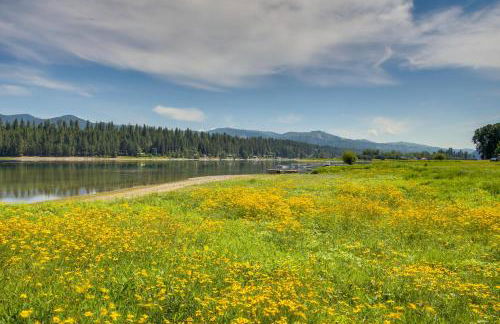 Newport Riverfront Home with Deck and Fire Pit! - Foto 34