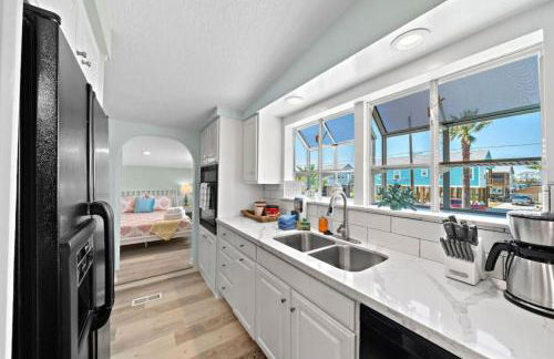 Multi-family Property with Private Pool, Large Yard and Steps From the Bay - Foto 17