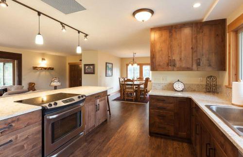 Hood View 30 Day Minimum - Photo 6