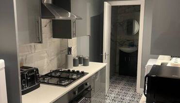 4 Bedroom House, Central City Location - Foto 2