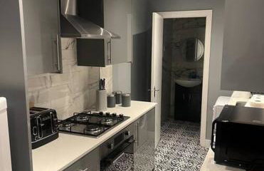 4 Bedroom House, Central City Location - Photo 2